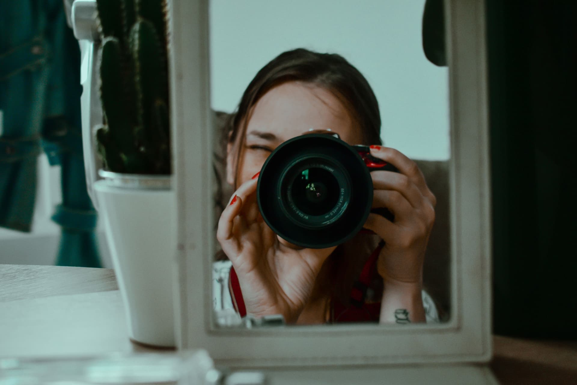 Am I a Narcissist? The 4 Signs Self-Focus Has Gone Too Far + Why Most Confidence Advice Fails